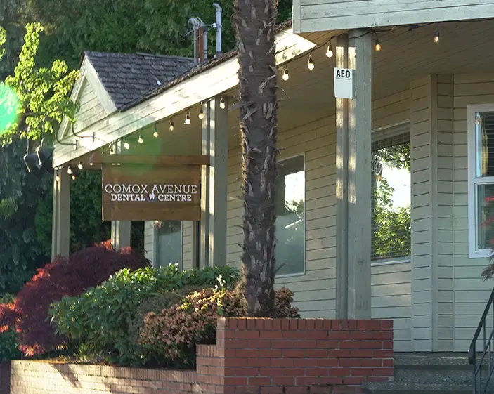 Comox Avenue Dental sign
